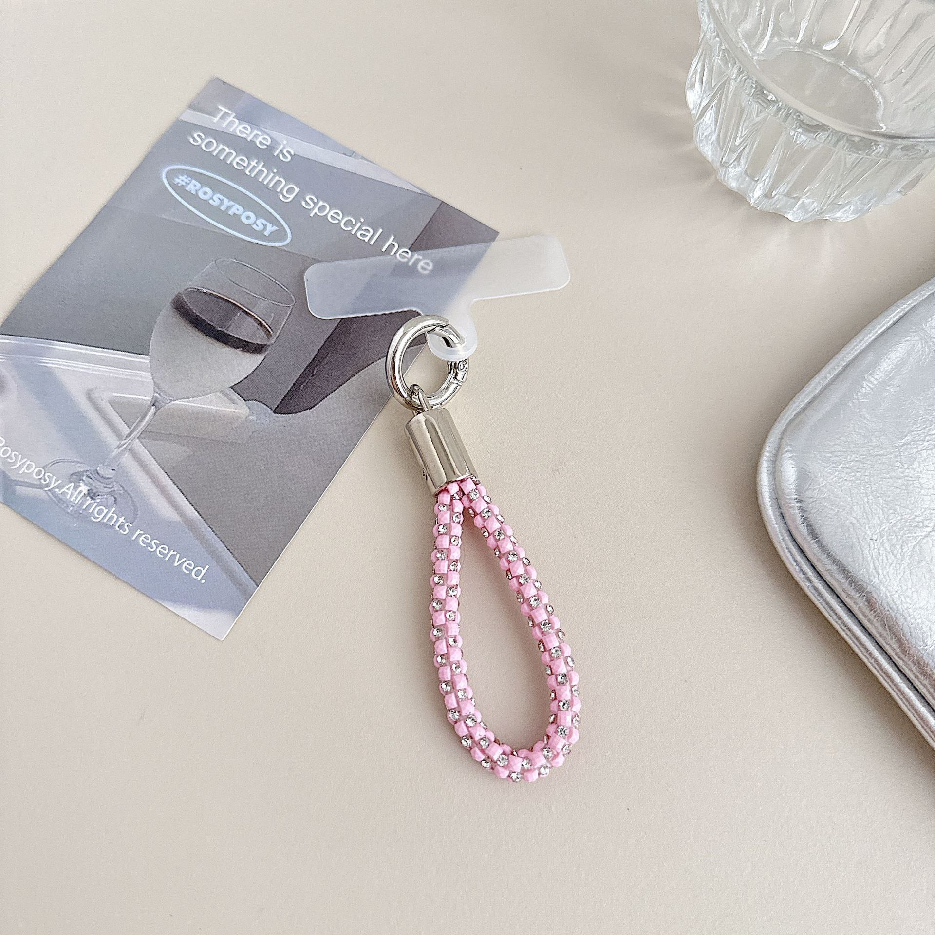 Cadena colgante de teléfono móvil de alta gama hecha a mano de boutique, sensación femenina de alta gama, lujo ligero, cadena colgante de diamante completo, cadena colgante de teléfono móvil de moda, sección larga y corta