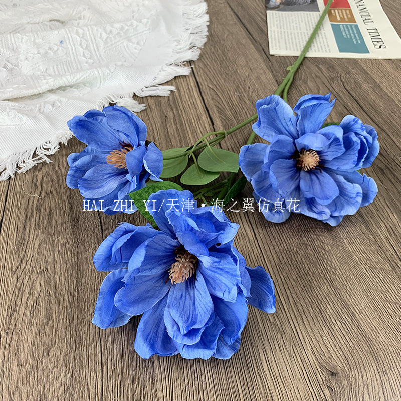 진한 파란색