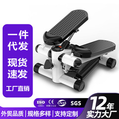 ステップマシンの家庭用静音女性ダイエット機のやせた足は登山機の多機能フィットネス器材の足踏み機を踏みます。