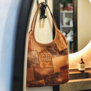 Miu���Ҹ߰汾hoboҸ�°�2025�¿�tote�������ذ��μ�б���Ů��