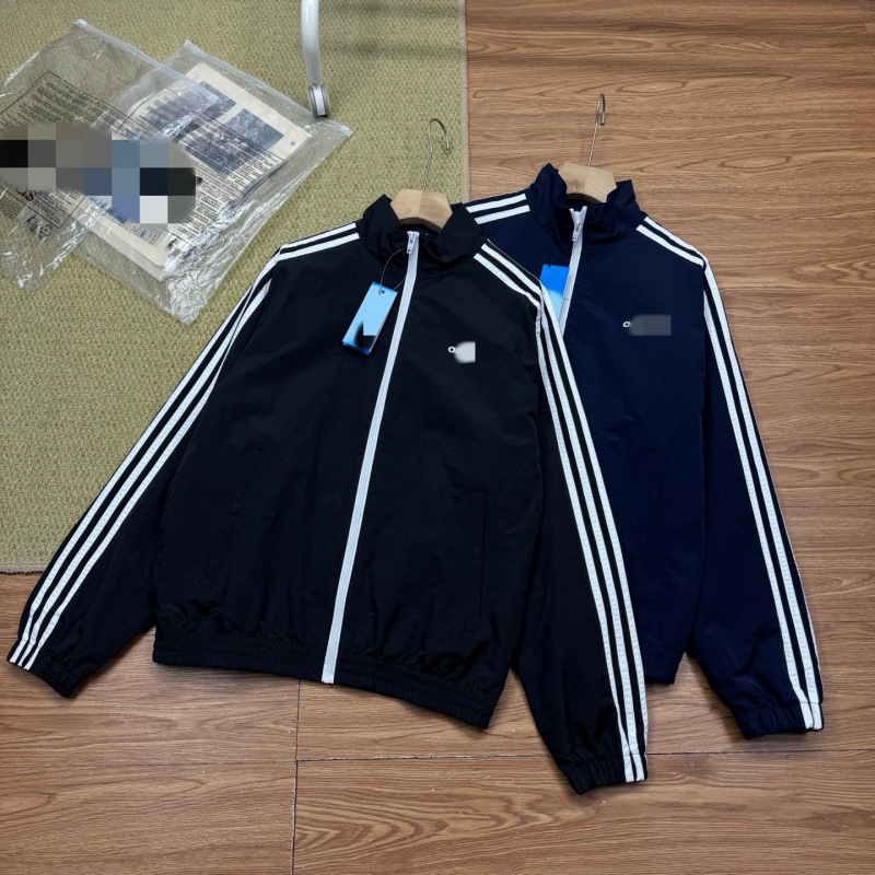 Early autumn Japanese-style retro three-stripe sports jacket, loose-fitting, with a stand-up collar, in a preppy, boyfriend-style design, suitable for both men and women