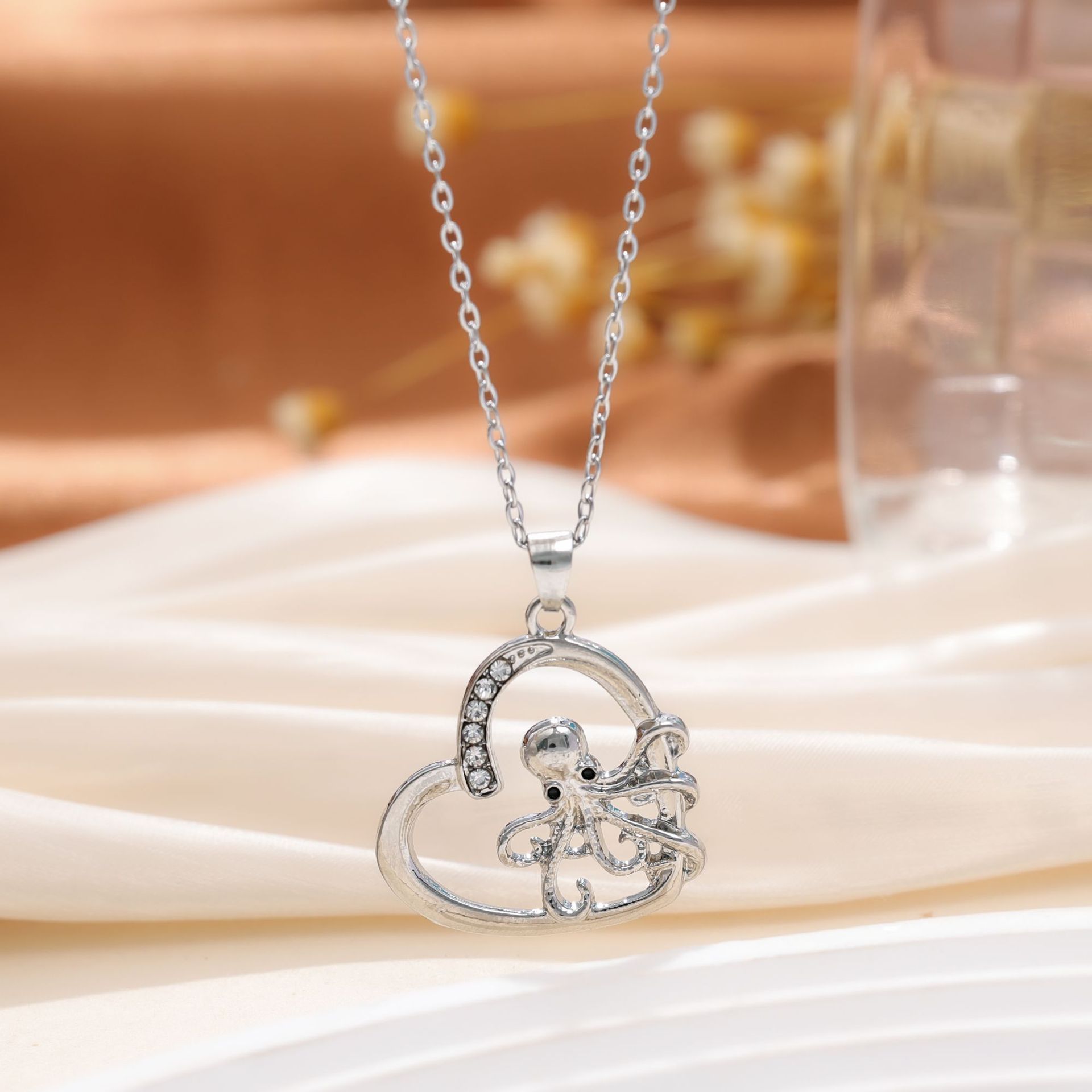 Venta caliente transfronteriza europea y americana colgante de amor de diamantes coloridos en forma de corazón collar de mujer collar de unicornio regalo del día de la madre