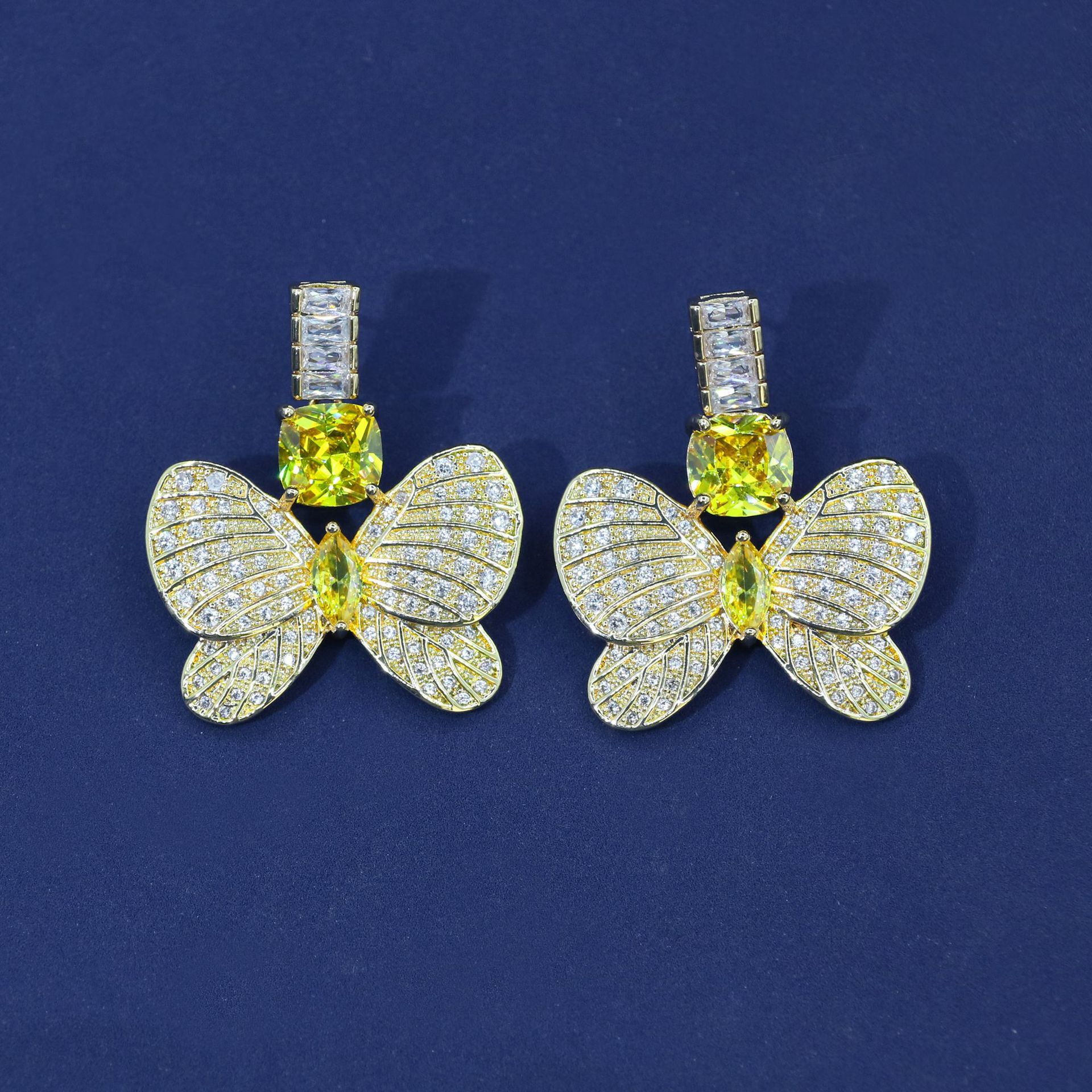 1 Par Estilo Simple Estilo Clásico Mariposa Embutido Cobre Circón Aretes display picture 3