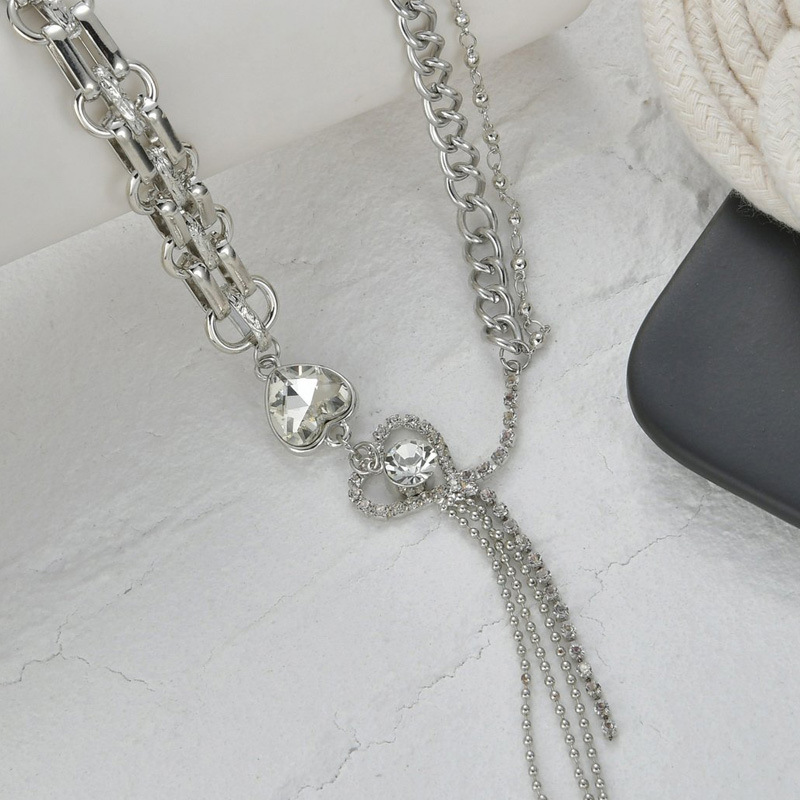 Korean Heart Bow Stitching Diamond Stainless Steel Clavicle Chain Wholesale Nihaojewelry display picture 3