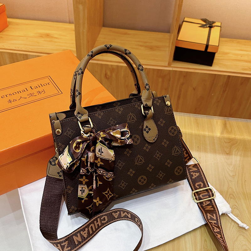 Cross-Border Retro Presbyopic Shoulder Handbag for Women 2025 New European and American Fashion Elegant Versatile Women's Small Square Bag Trend Cross-Border Retro Presbyopic Shoulder Handbag for Women 2025 New European and American Fashion Elegant Versatile Women's Small Square Bag Trend