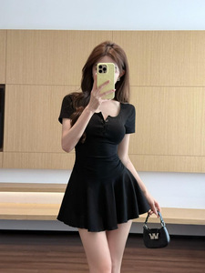 Low cut， waist cinching， slimming effect， night court bouncing， D-shaped skirt