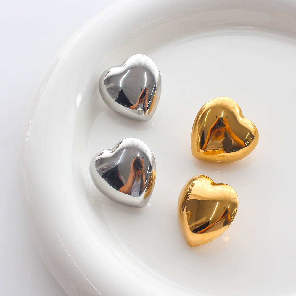18g Weight 1 Pair Sweet Heart Shape Plating Titanium Steel Ear Studs