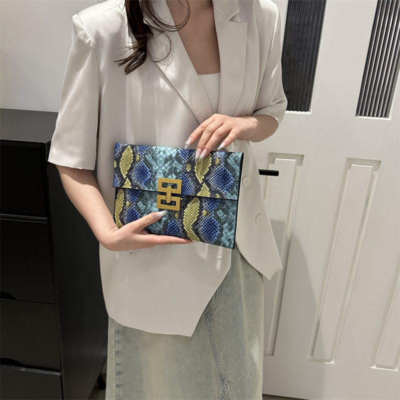 Mochila de textura extranjera 2024 nuevo diseño de piel de serpiente personalidad bolso de teléfono móvil bolso de cambio bolso de fiesta de moda