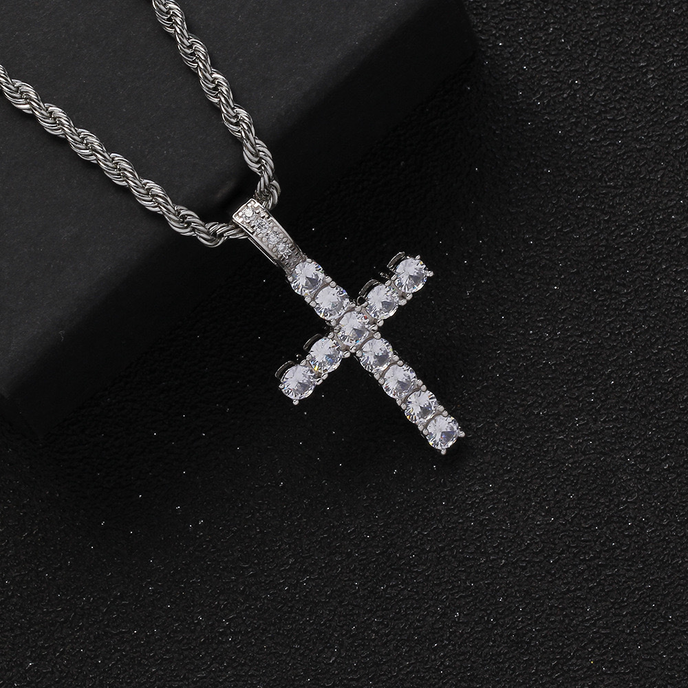 Collier en acier titane avec croix incrustée de diamants, style hip-hop simple et haut de gamme, fusion européenne et américaine._voghion.com