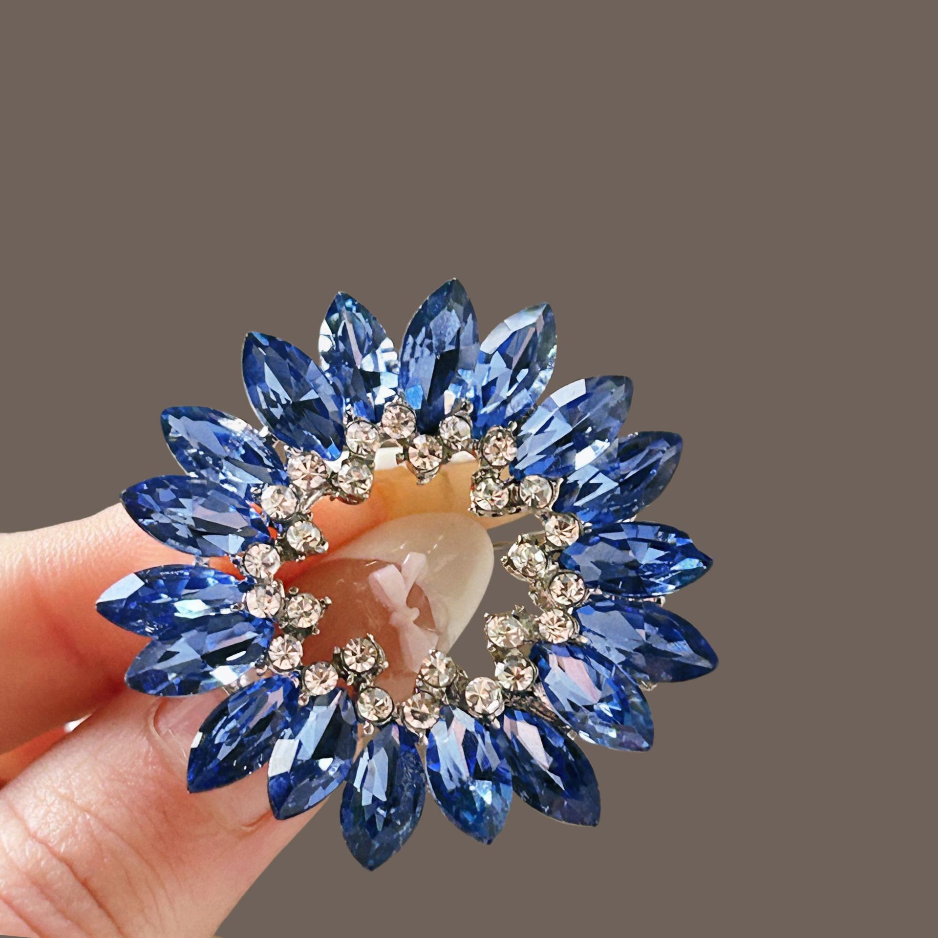 Vintage Blue Floral Brooch Glass Marquise Light Luxury Niche Design Brooch Pin Clothing Accessory for Women