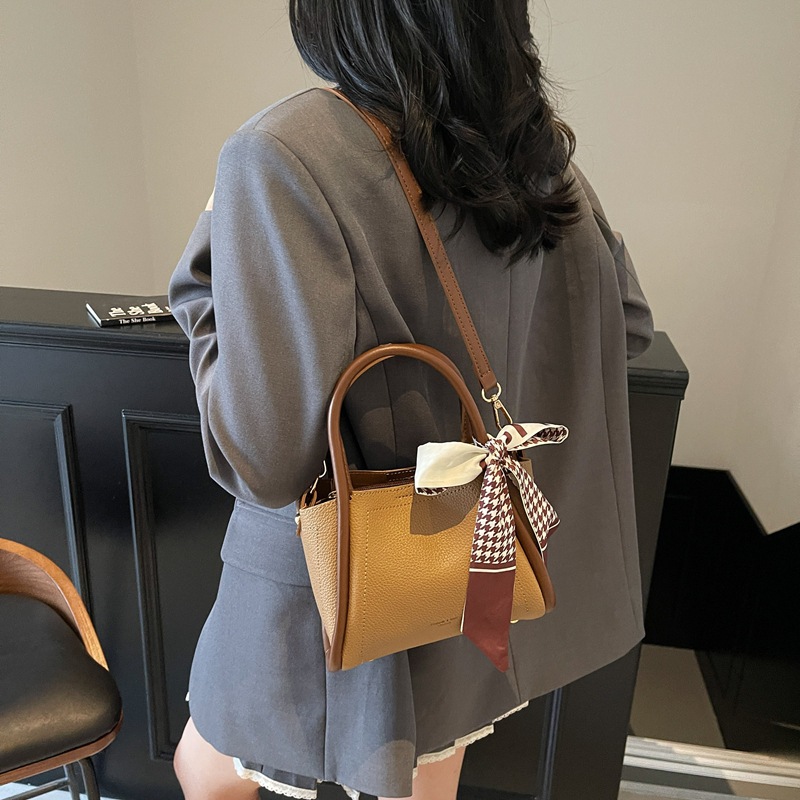 Bolso de cubo con patrón de lichi de alta gama para mujer 2025 nueva tendencia bolso de mensajero de todo fósforo casual bolso de cubo hembra portátil