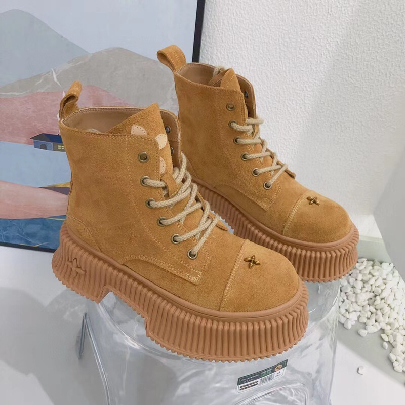 Wu Xuanyi's Cross Flower Rhubarb Boots 2023 Autumn and Winter Frosted Leather Thick Bottom Increased Slimming Martin Boots War Boots