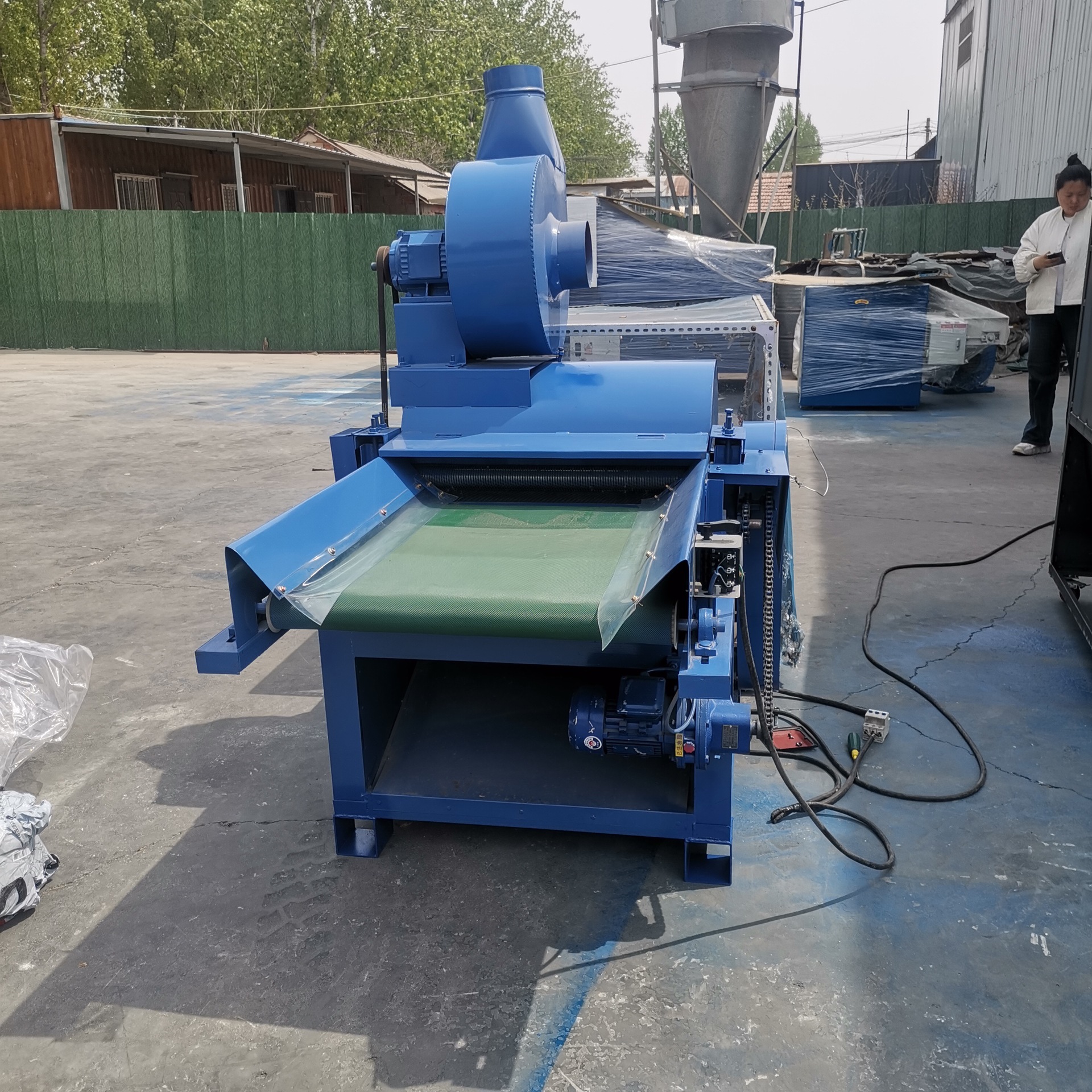 边角料一体风机开松机 棉袄芯边角料开花机 棕垫边角料开散机