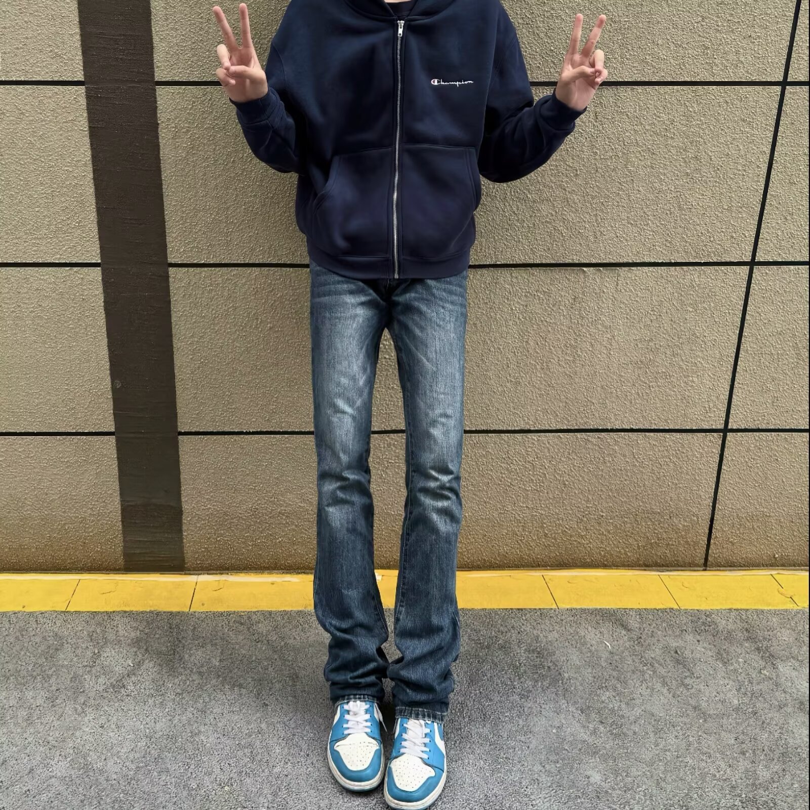 Cross-border 2025 new style washed black and gray denim jeans, loose Korean style, trendy straight leg casual pants for men.