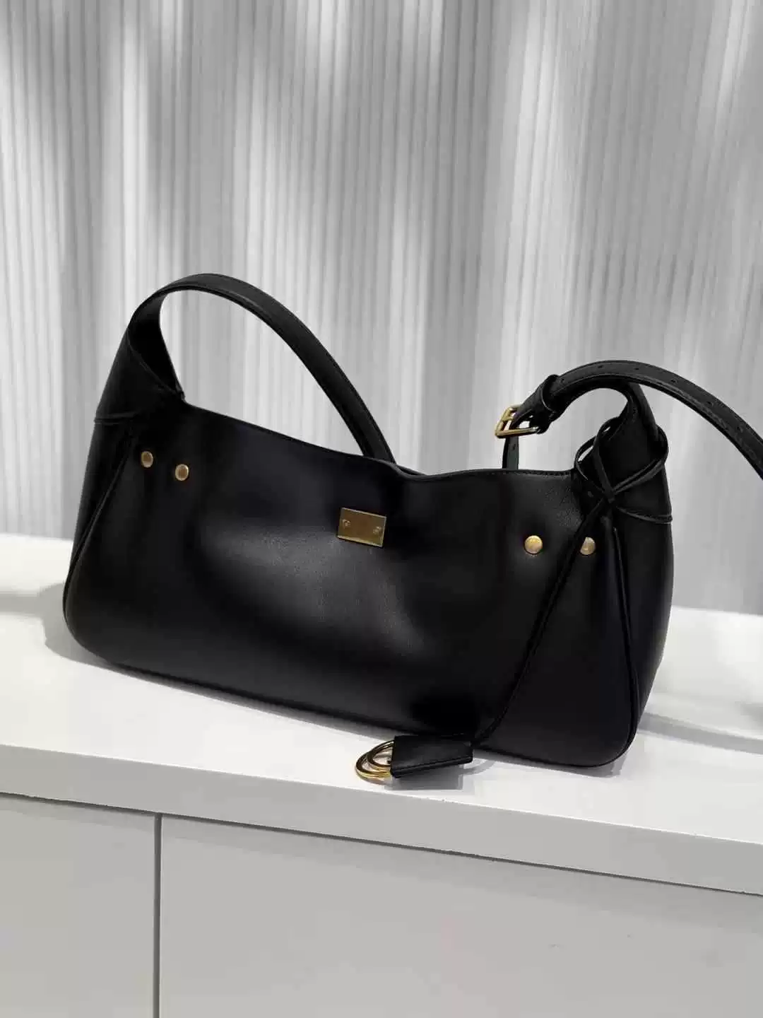 Leather capacious underarm bag, one-shoulder bag, genuine leather