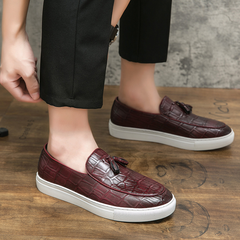 Transfronterizos para hombres coreanos zapatos de skate de negocios casuales de comercio exterior Europa estación de moda de tamaño grande con bordas de desfile zapatos de cuero para hombres