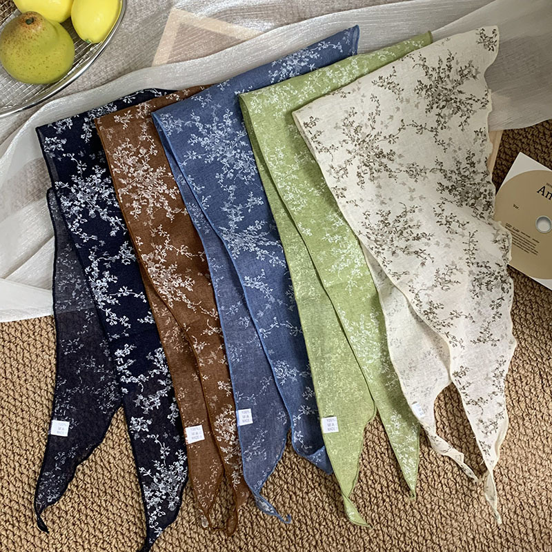 Bufanda triangular floral, pañuelo de seda, sentido de alta gama, moda de primavera y verano, bufanda pequeña de todo fósforo, pañuelo en la cabeza, cinturón para el cabello de estilo pastoral femenino de verano, accesorios para el cabello