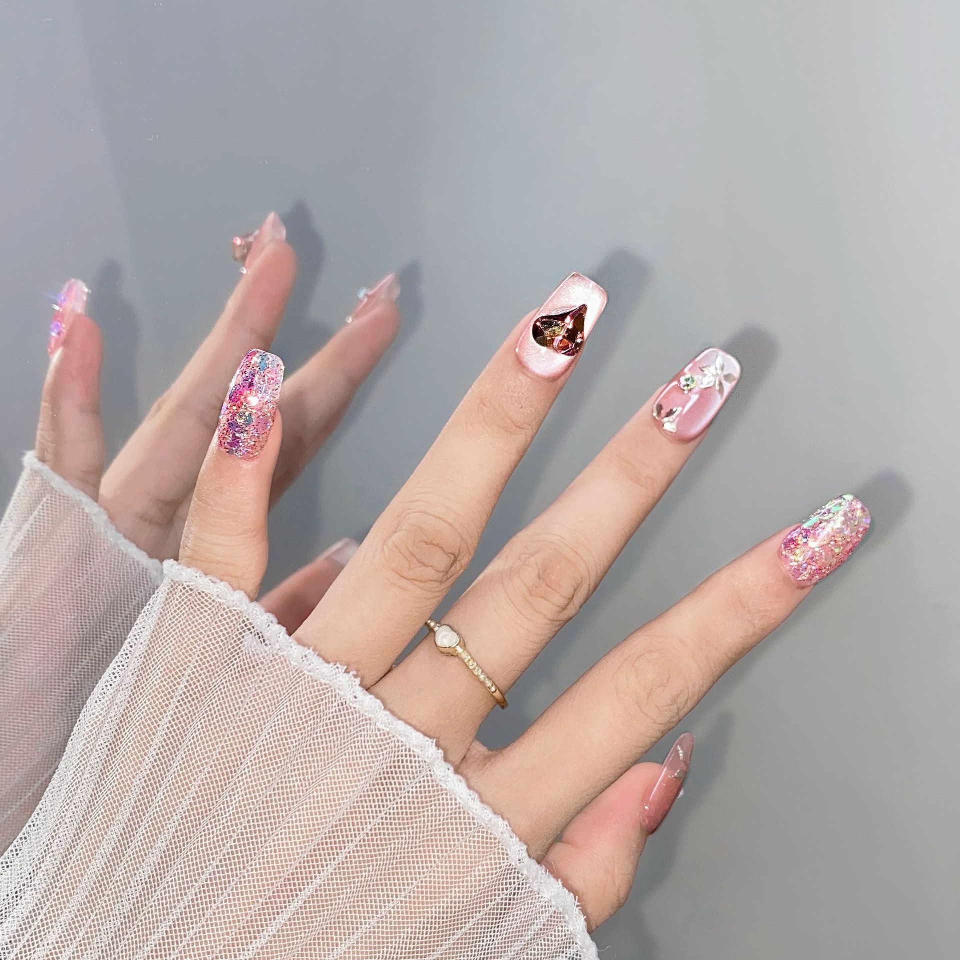 Yiyi Dance Romance-Armadura vestida a mano, amor, ojos de gato de verano, temperamento de alto nivel, blanco