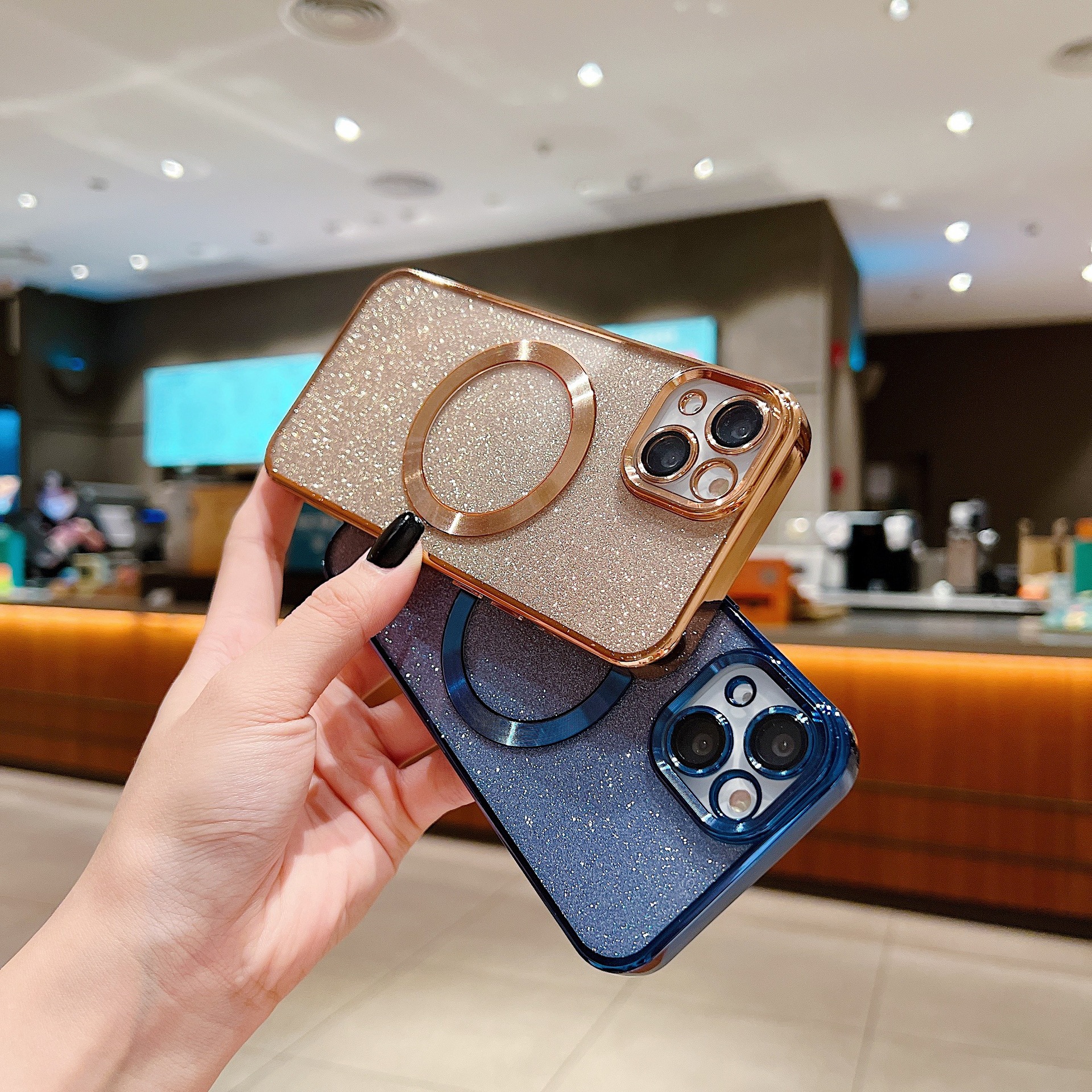 TechGlobe TechGlobe Custodia morbida glitterata con ricarica wireless magnetica per iPhone 17 Pro Max 16_voghion.com