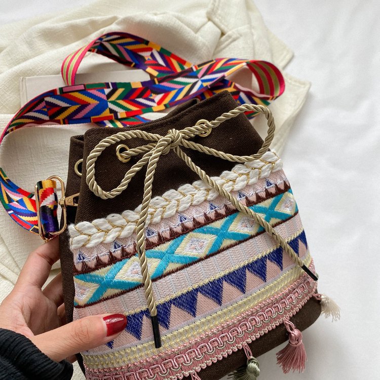 Women's Medium Canvas Geometric Ethnic Style Tassel String Bucket Bag display picture 4