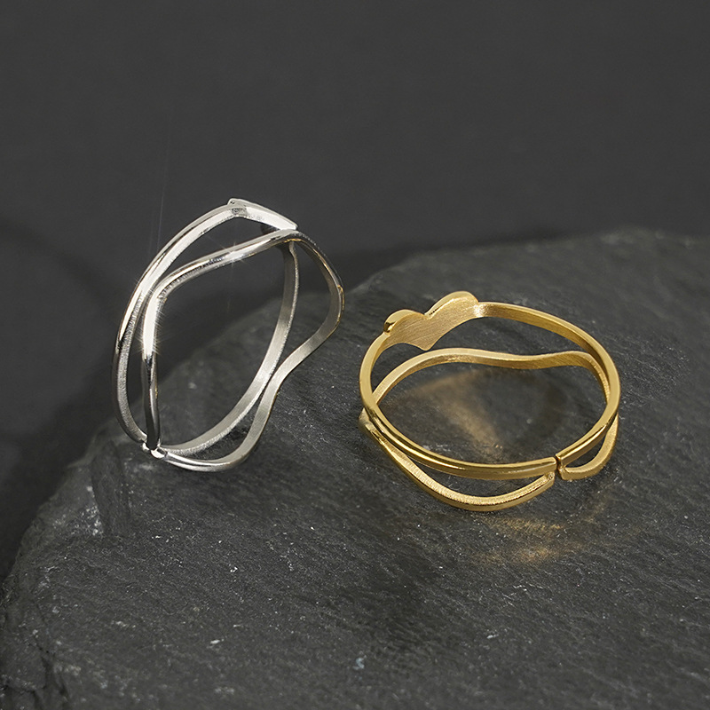 Minimalistic wavy design golden glossy ring heart-shaped stainless…