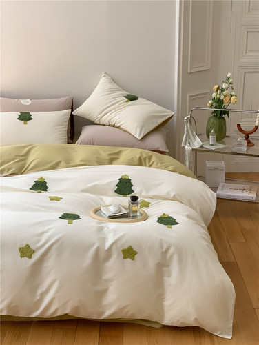 ins autumn and winter 100 cotton brushed four-piece set thickened warm cotton cartoon three-dimensional towel embroidered quilt cover bed sheet