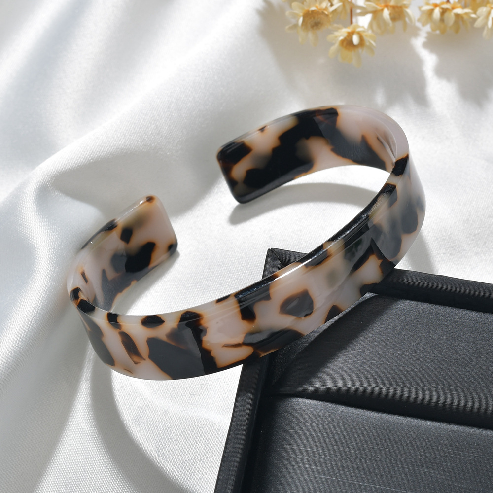 80g Weight Fashion Leopard Print Wide Acetate Plate Geometric Bracelet