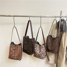 �羳���y�r�����ذ�Ů�¿�����������μ��ͨ��С���ٴ�ˮͰ����