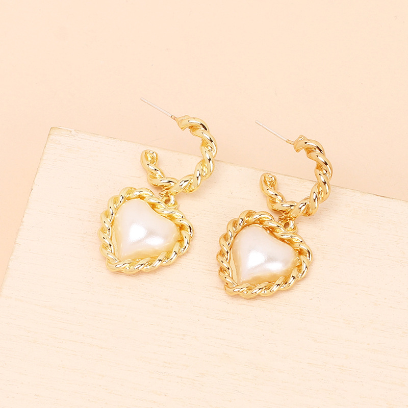 Retro Geometric C-shaped Love Pearl Pendant Earrings Fashion Design Temperament Earrings display picture 5