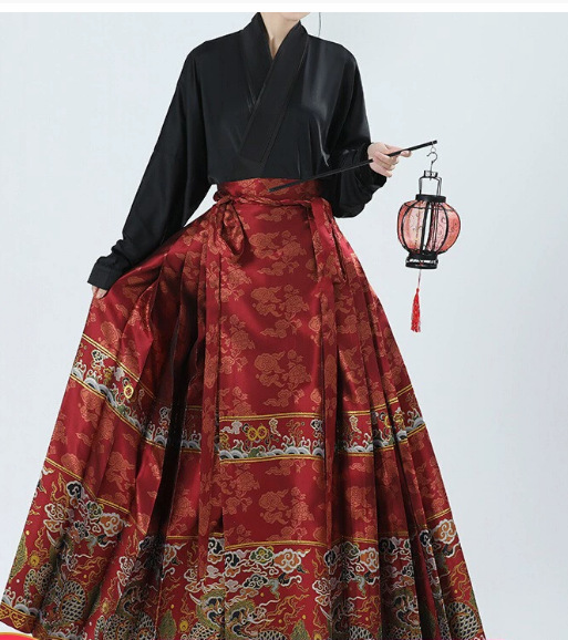 Kirin woven gold separate red horse face skirt
