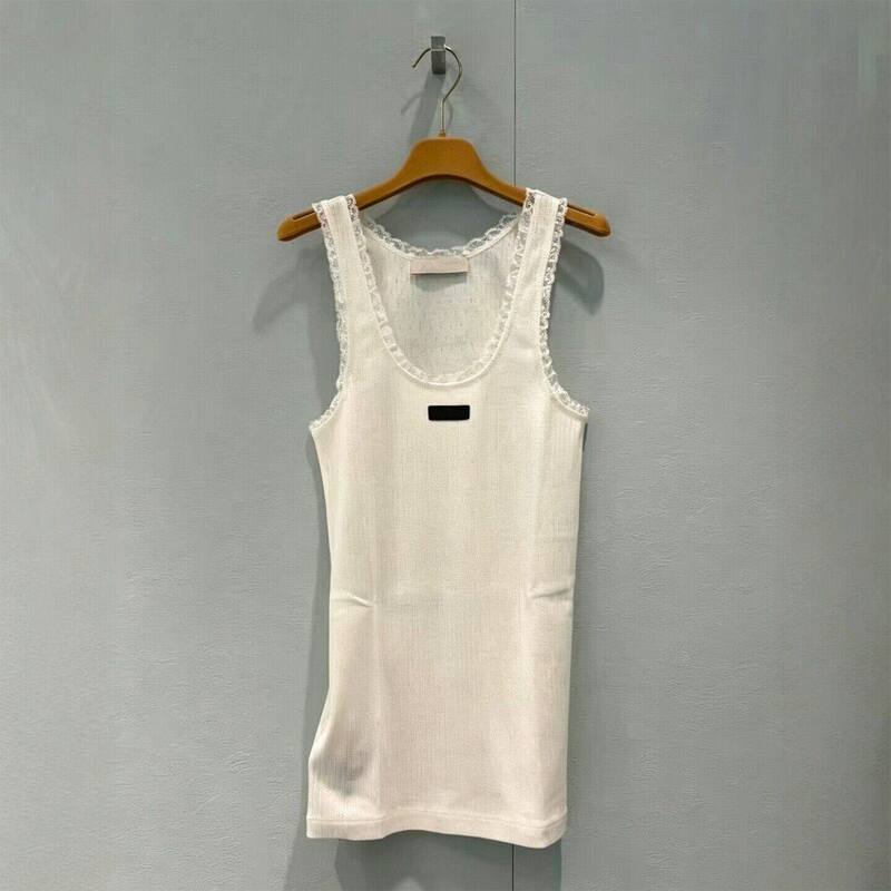 Haute Couture 26 Summer New Style Letter Logo Appliqué Lace Trim Sleeveless Cotton Vest Top for Women in Resort Style Haute Couture 26 Summer New Style Letter Logo Appliqué Lace Trim Sleeveless Cotton Vest Top for Women in Resort Style