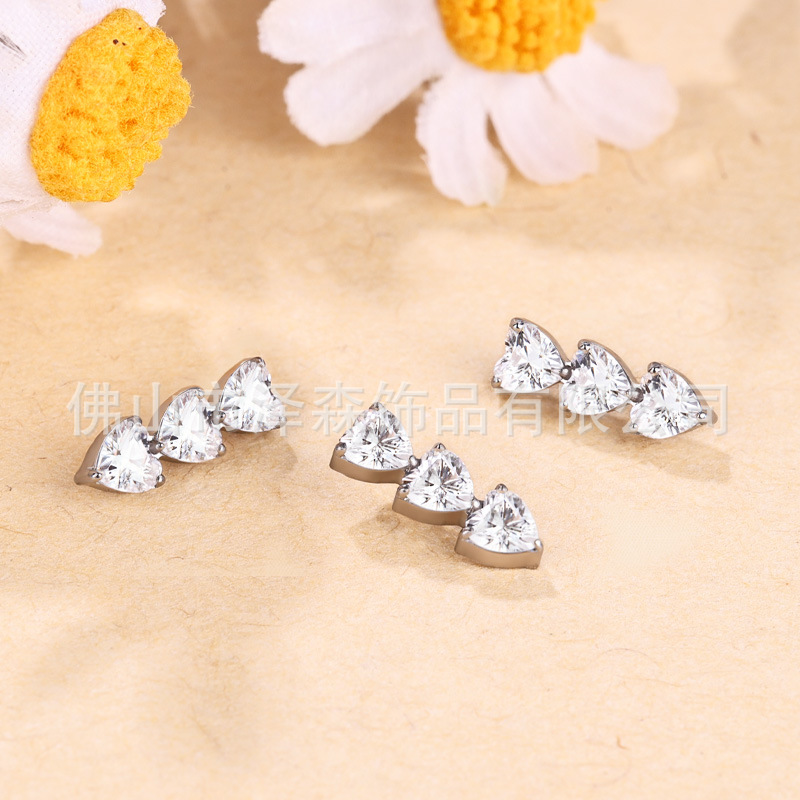 16G labret stud size and finish detail