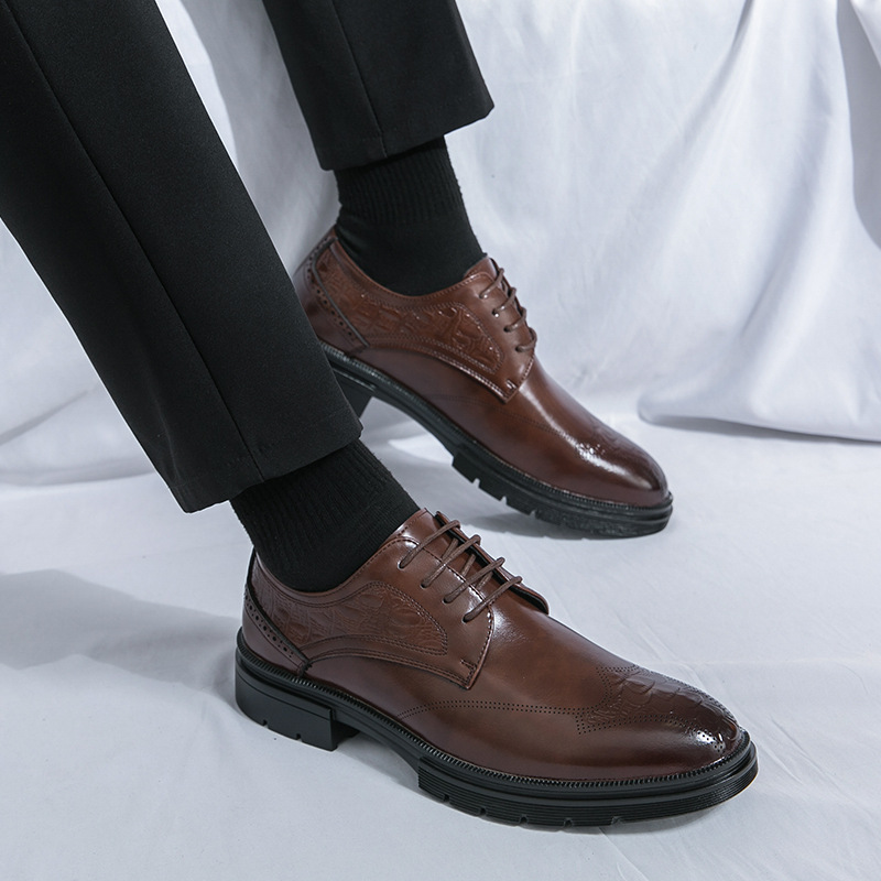 Transfronterizos de tamaño grande otoño nuevos zapatos de cuero casuales de moda para hombres zapatos de negocios de moda coreana novio zapatos de boda image 1