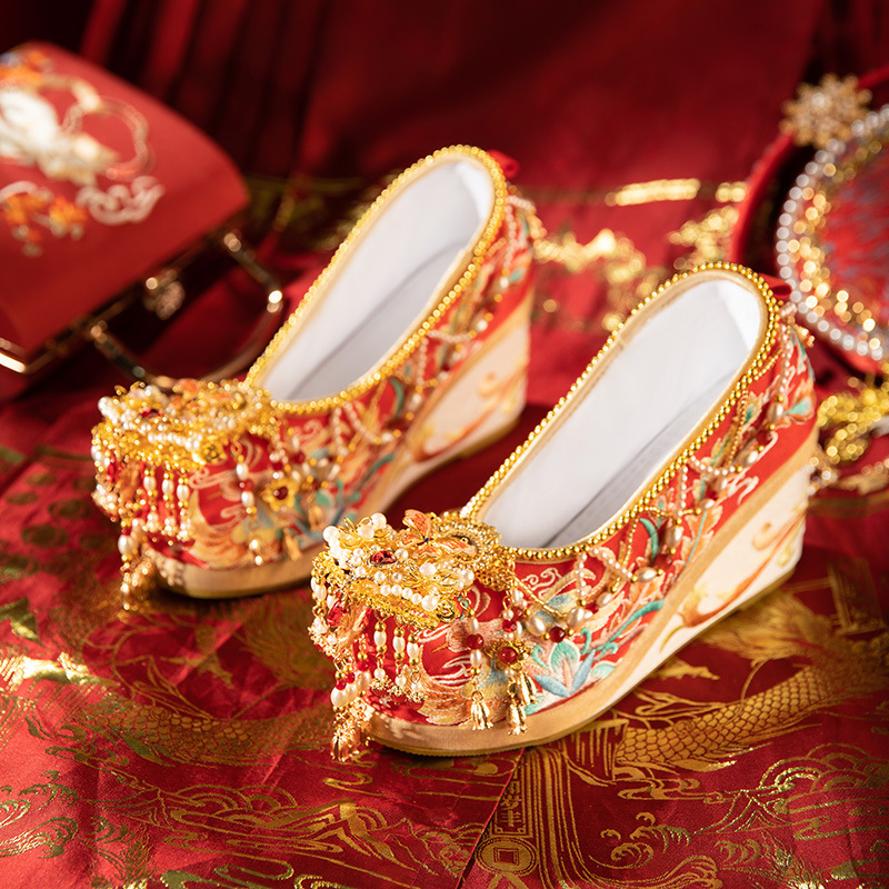 Chinese-style Xiuhe Clothing Wedding Shoes Heavy Industry Antique Height-increasing Red Bridal Ming-made Hanfu Wedding Embroidered Shoes for Women Small