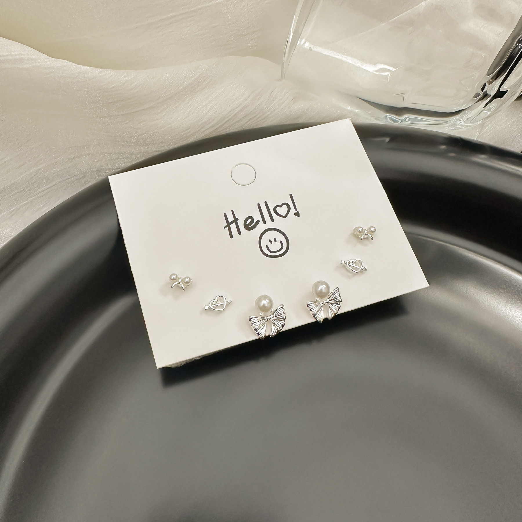 Juego de pendientes de aguja plateados, sencillos y compactos para mujer, pendientes geométricos en forma de corazón, bonitos, dulces y versátiles, venta al por mayor para puestos de mercado