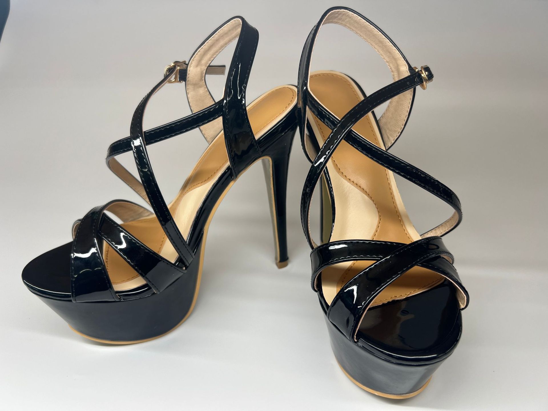 Tacones transfronterizos Amazon pole dance tacón de aguja europea y americana Correa plataforma Sandalias de tacón alto temperamento