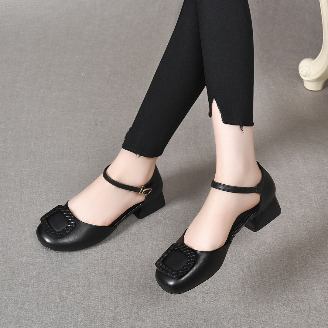 Dép sandal nữ da thật mũi kín gót vuông thấp quai đơn — Màu đen