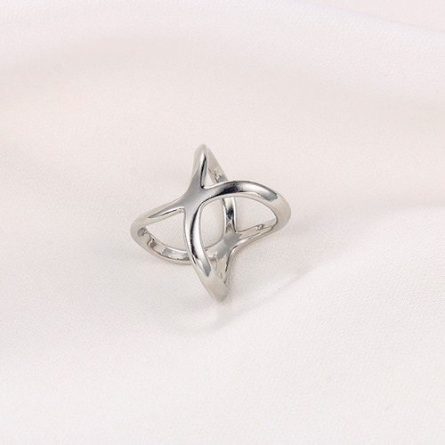 Silk scarf buckle, versatile brooch, two-purpose simple scarf, three-ring buckle accessories, X-shaped square scarf, shawl, corner knotted buckle