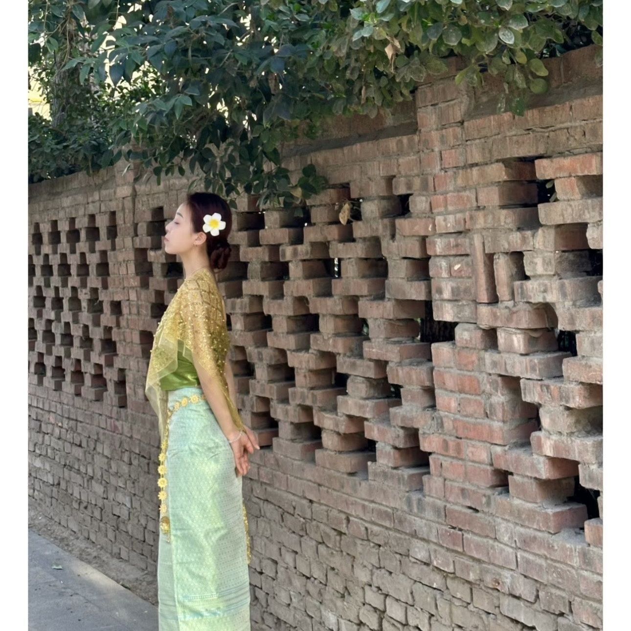 08 스타일 스커트 + 튜브탑 + 숄 + 플루메리아 머리핀