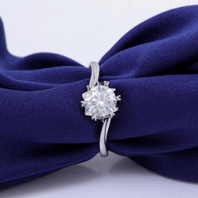 跨境直播1克拉经典六爪S925银镀白金戒指时尚设计D色莫桑钻戒女款