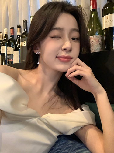 Elegant and Exquisite S925 Light Luxury Butterfly Knot Fringe Teardrop Earrings with Unique Design, High-End Socialite Style Women's Earrings