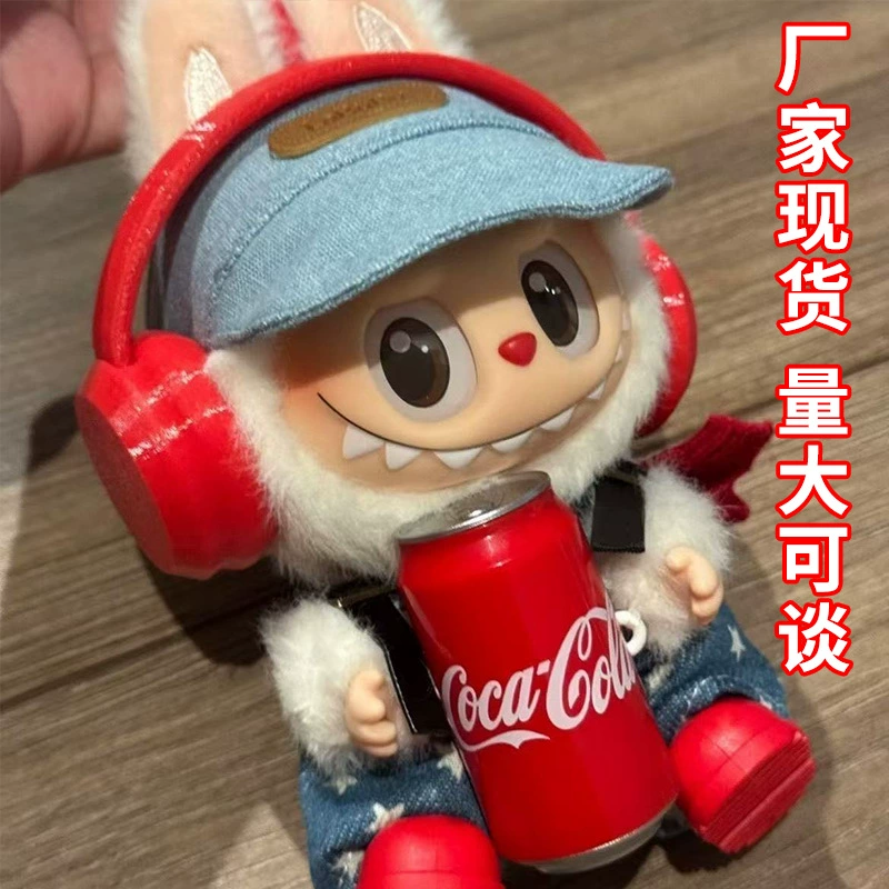 Набор одежды (Labubu) для куклы 17 см, костюм Coca-Cola с наушниками и ботинками, мульт стилевые