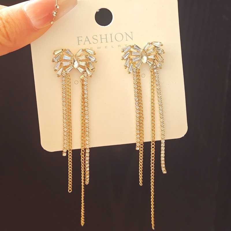Pendientes largos de mariposa con borlas de diamantes de imitación de alta gama de lujo ligero coreano
