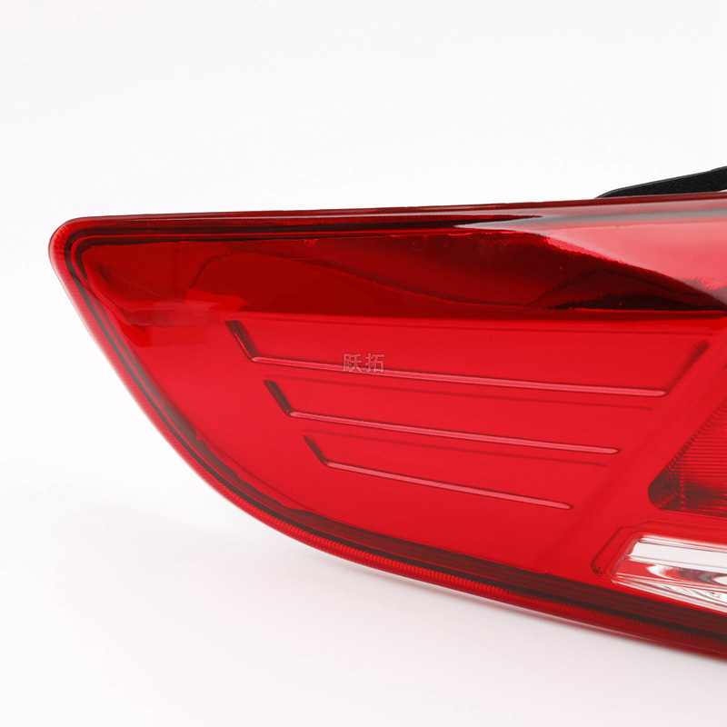 Suitable for Kia Freddy taillight assembly 09101112 new and old Freddy rear taillight brake lampshade 1316