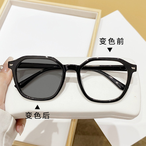 Men's and Women's Fashionable Retro Influencer Literary Optional with Nearsighted Glasses Frame Simple Gray Film UV Protection Color Change Finished Product