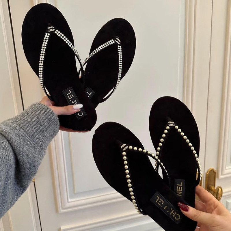 Tweed Style Pearl Flip-Flops for Women, Flats-Soled for Outdoor Wear, 2026 Summer New Style Beach Sandals, Velvet Flip-Flops