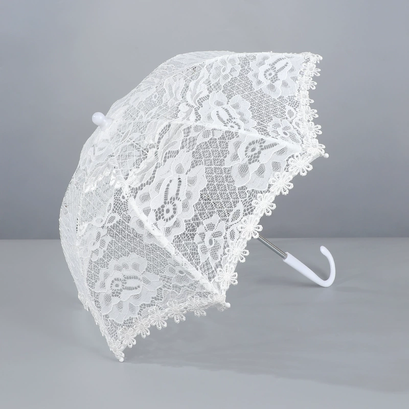 Кружевной зонт с бантом и рюшами белый