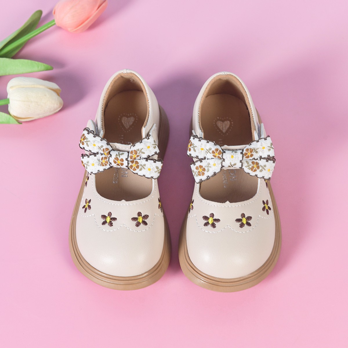 Zapatos de princesa para niñas primavera y otoño nuevos zapatos de cuero para niños bordados con arco zapatos de bebé universal zapatos de niños al por mayor image 3