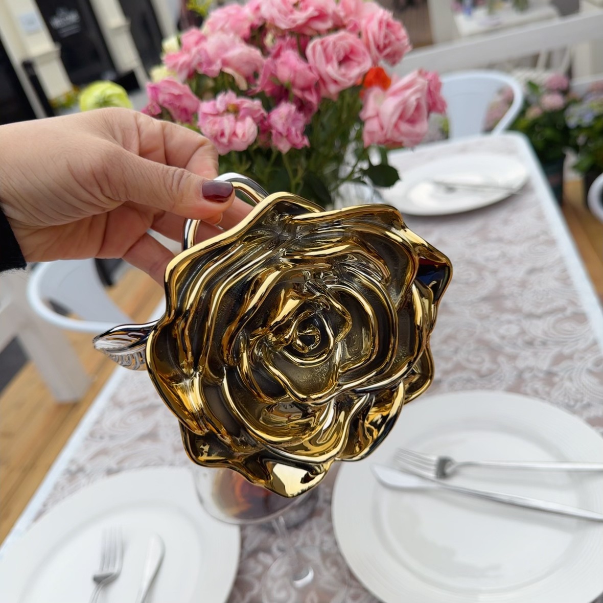 Elegant and stylish rose, versatile for autumn and winter, a box bag with a niche design and a sense of sophistication, a hand-held crossbody bag for dinner parties undefined