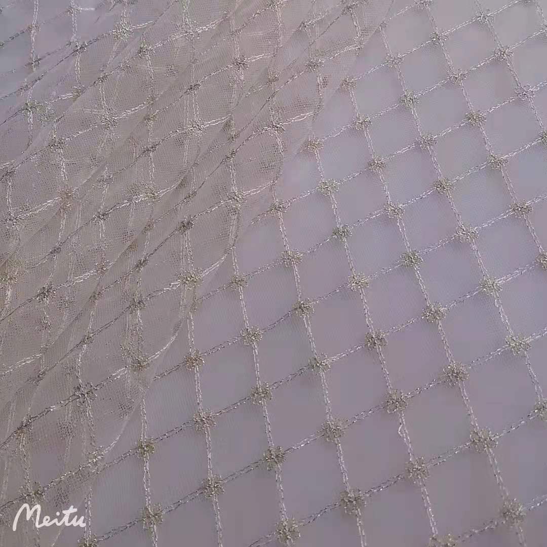 新品现货~涤6420网纱菱形小花金丝刺绣 小清新风 裙装等网纱面料